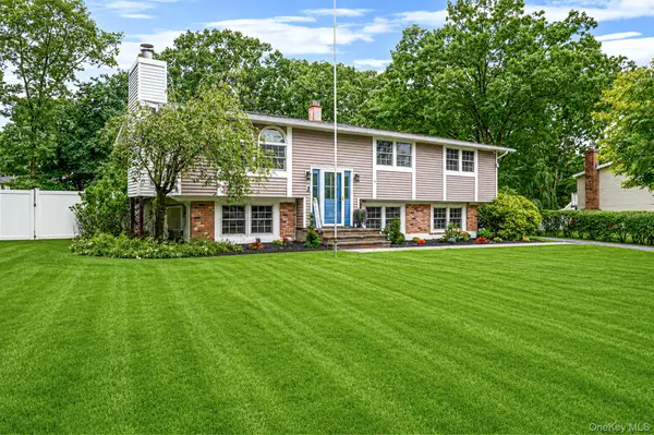 6 Mayflower Lane, East Setauket, NY 11733