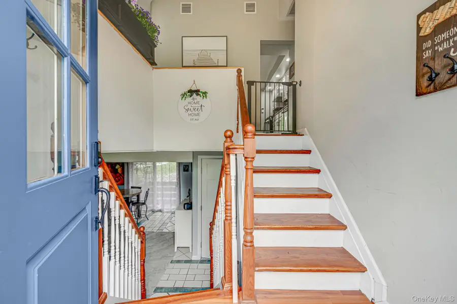 6 Mayflower Lane, East Setauket, NY 11733 - #2