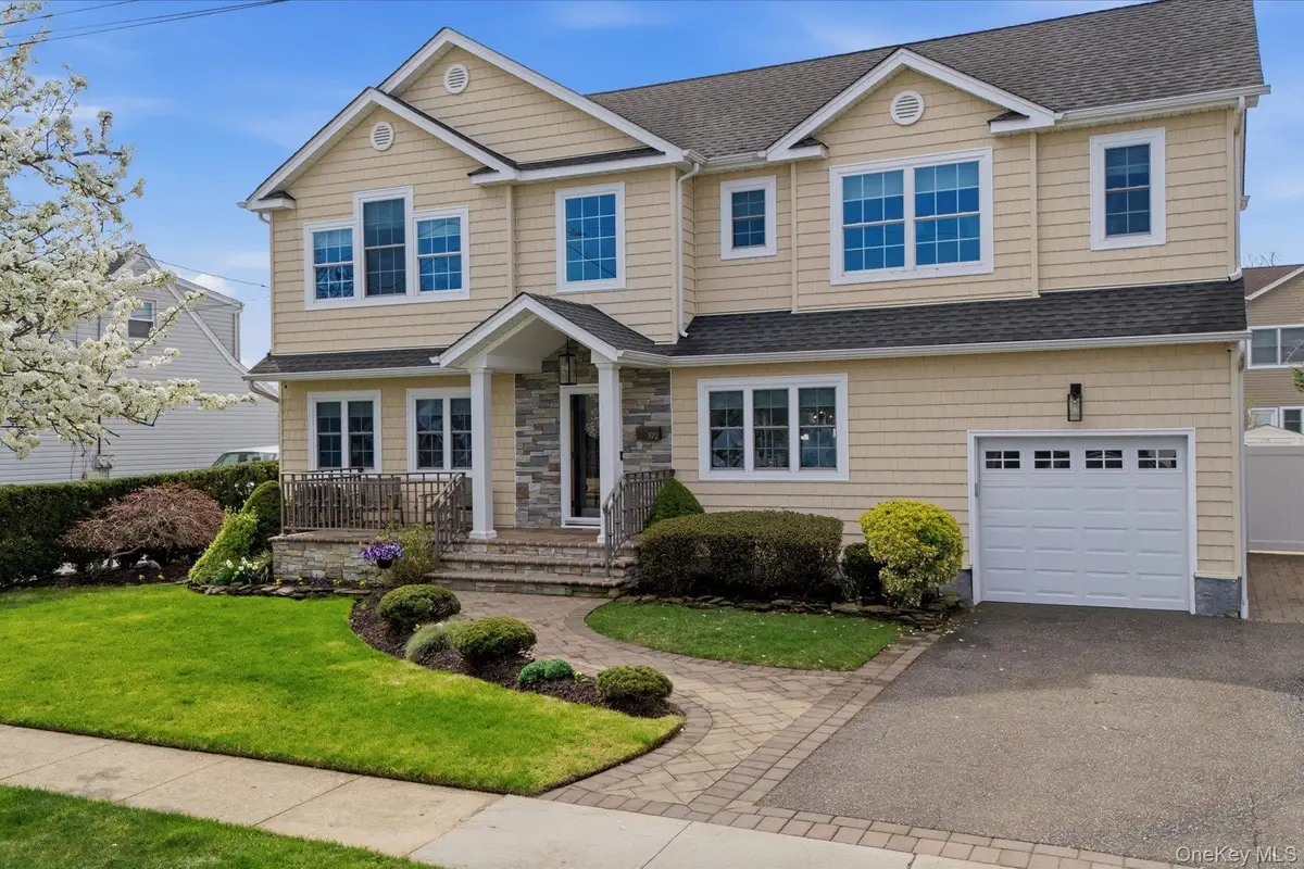 192 N Chestnut Street, Massapequa, NY 11758 - #1