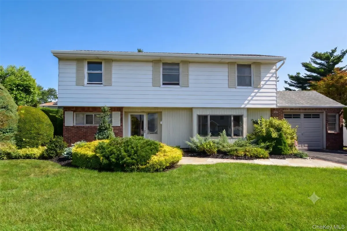 333 N Albany Avenue, Massapequa, NY 11758 - #1