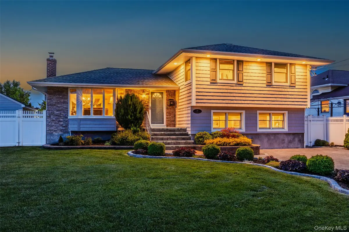 27 Nottinghill Drive, Massapequa, NY 11758 - #1