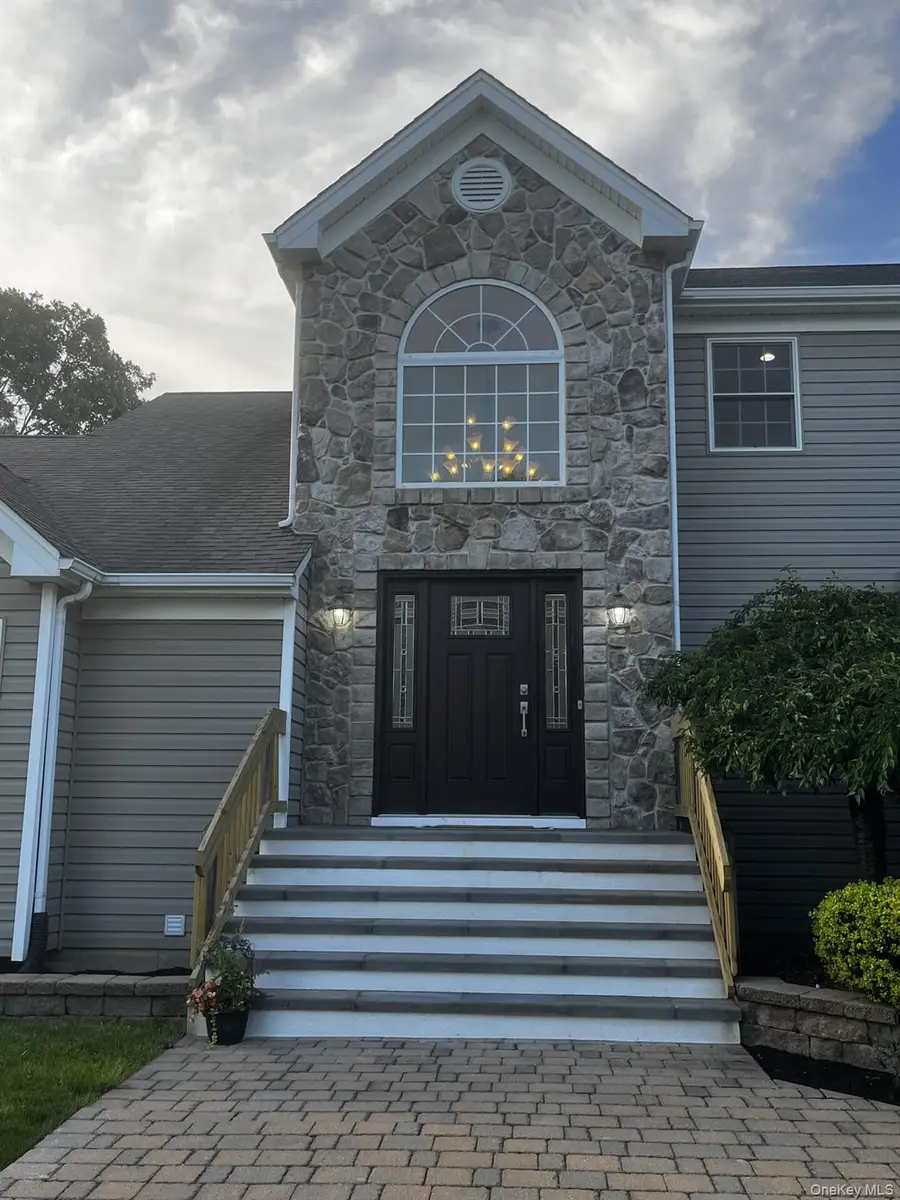 3 Dixon Street, Yaphank, NY 11980 - #2