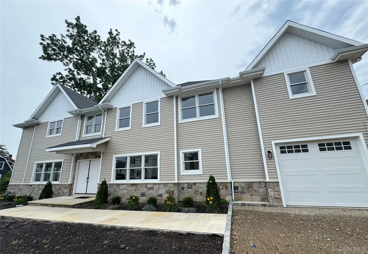 9 First Street, Glenwood Landing, NY 11547 - #1