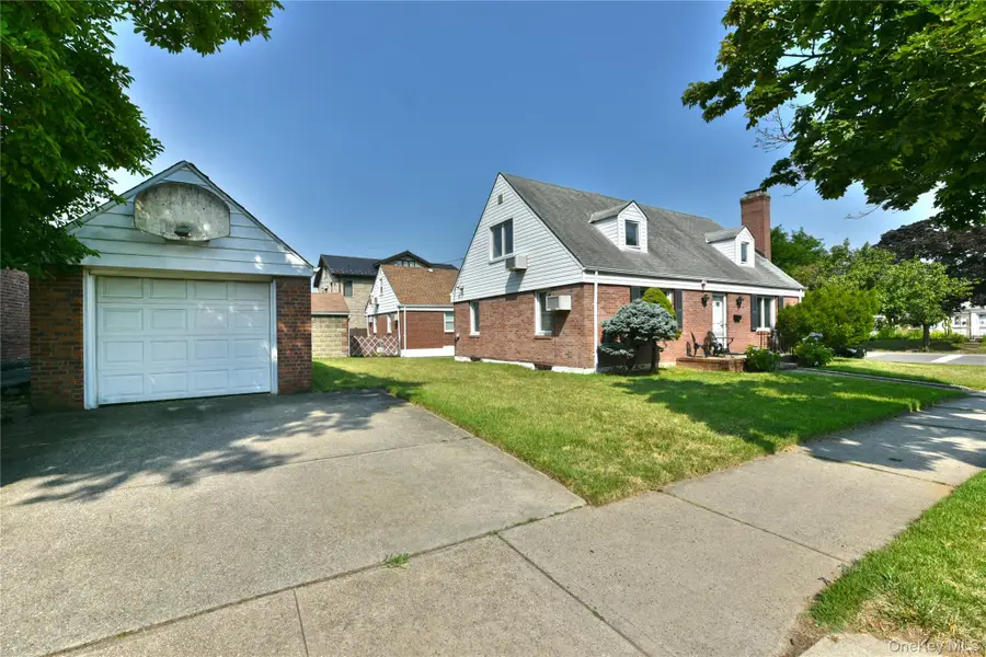 18418 69th Avenue, Fresh Meadows, NY 11365 - #2