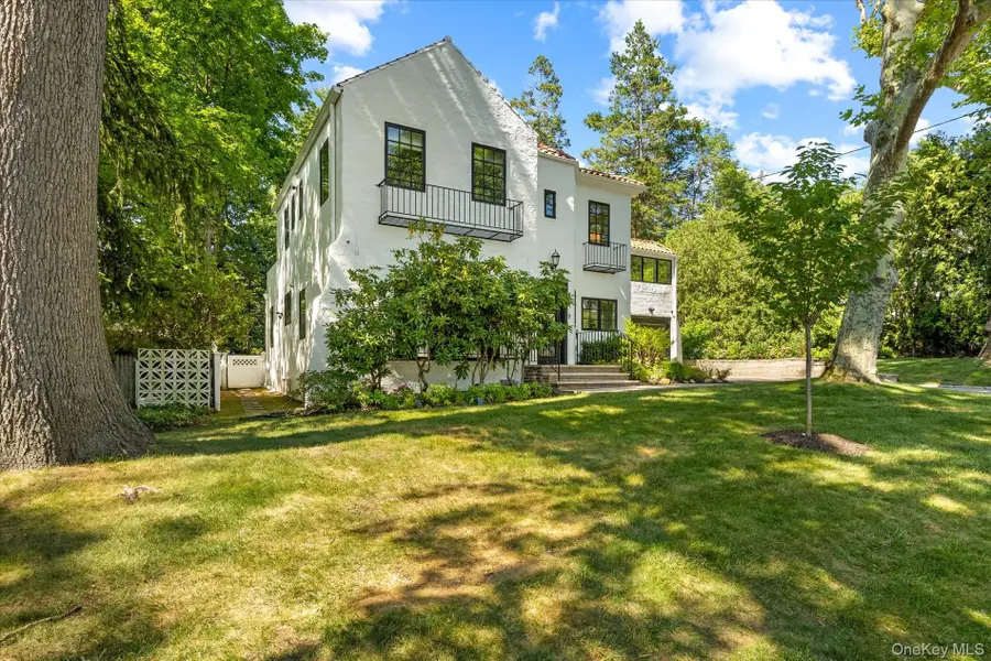 143 Baker Hill Road, Great Neck, NY 11023 - #2