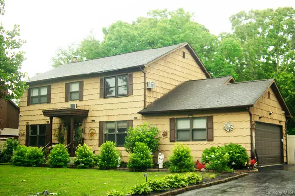 4 John Vincent Court, Centereach, NY 11720