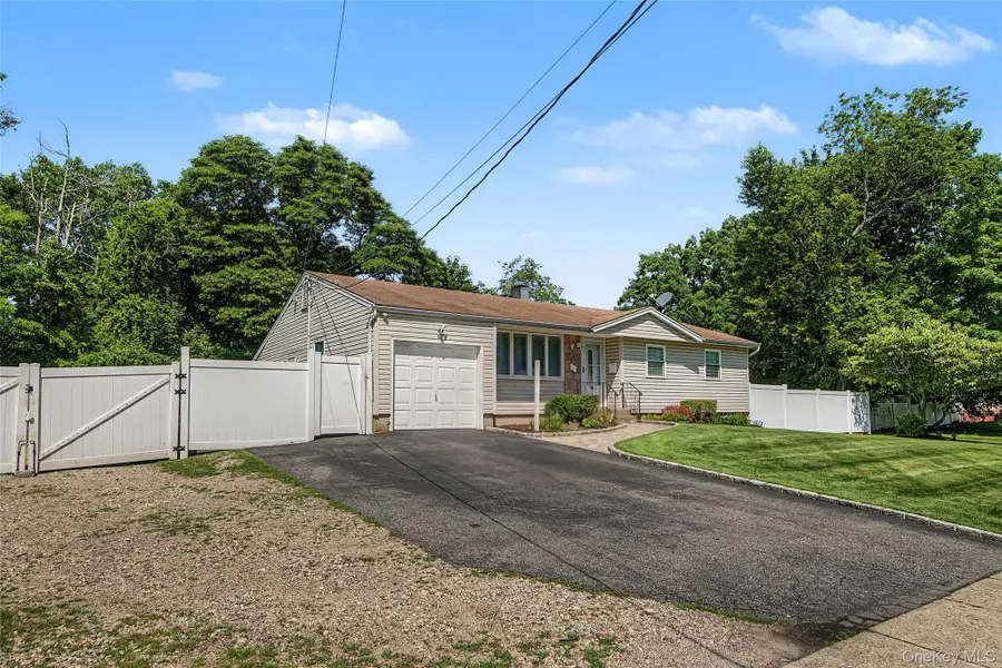 46 Oakland Avenue, Central Islip, NY 11722 - #2