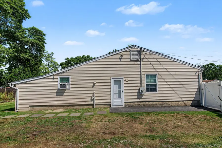 46 Oakland Avenue, Central Islip, NY 11722 - #3