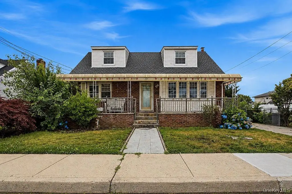 335 Roquette Avenue, Floral Park, NY 11001 - #1