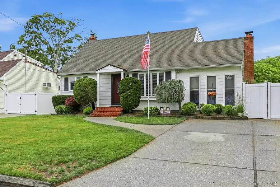 246 29th Street, Lindenhurst, NY 11757 - #2