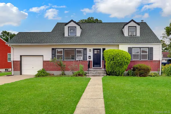 792 Highview Avenue, Westbury, NY 11590