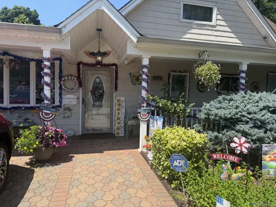 18 Hedge Lane, Westbury, NY 11590 - #2