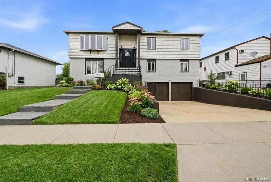 23 3rd Avenue, Farmingdale, NY 11735 - #2
