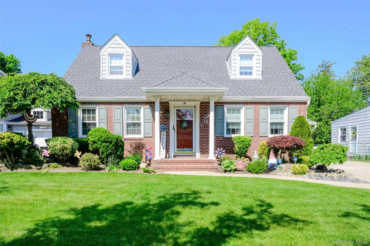 10 Dorset Lane, Rockville Centre, NY 11570 - #1