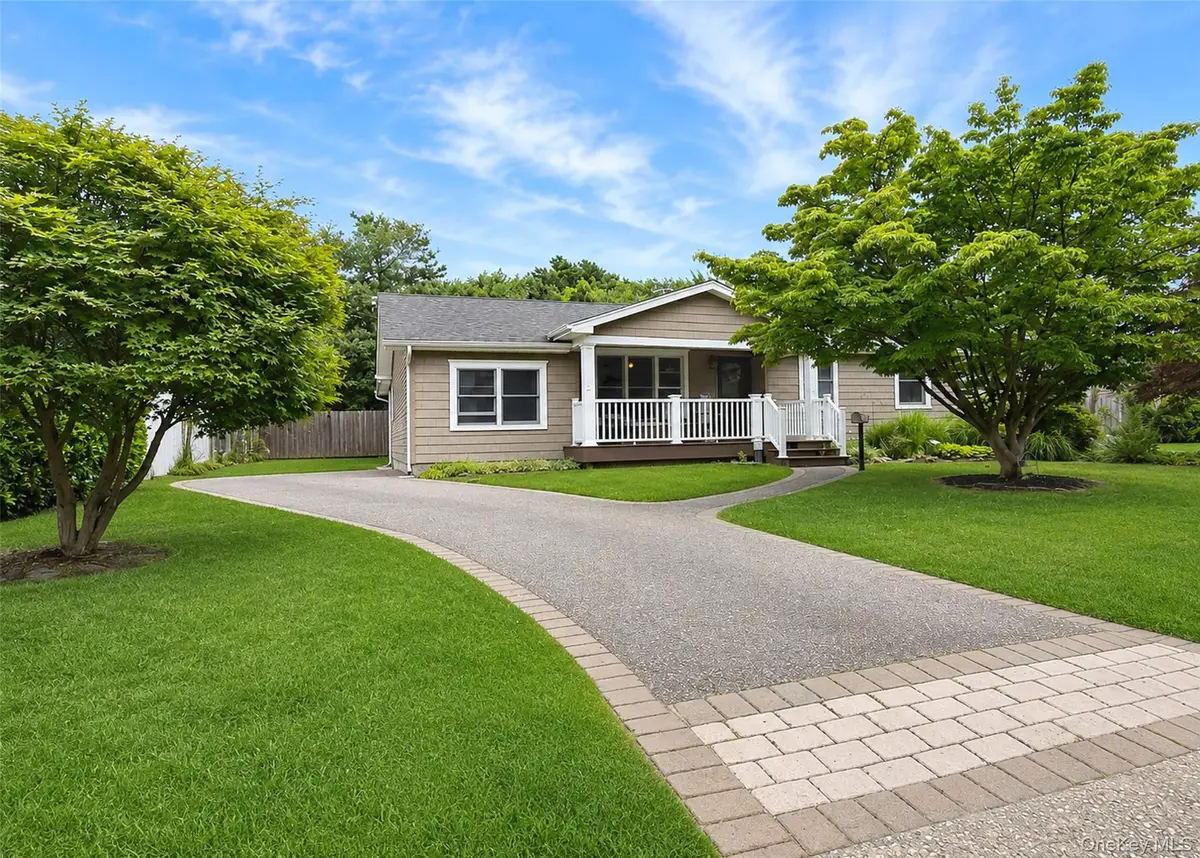 19 Evy Court, Sayville, NY 11782 - #1