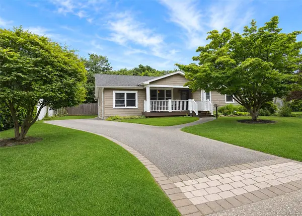 19 Evy Court, Sayville, NY 11782