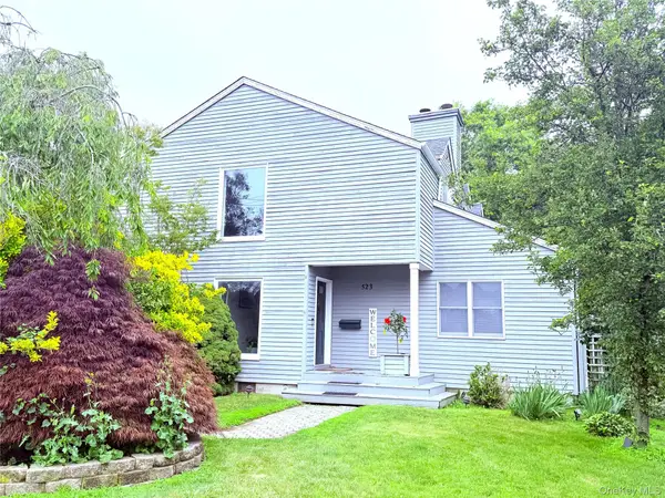 523 Hellwig Lane, West Islip, NY 11795