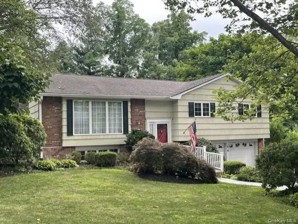 6 Primrose Lane, Huntington, NY 11743
