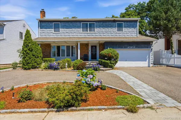 156 Lea Ann Terrace, Wantagh, NY 11793
