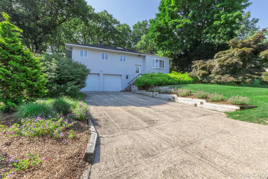 30 Mulberry Drive, Smithtown, NY 11787 - #3