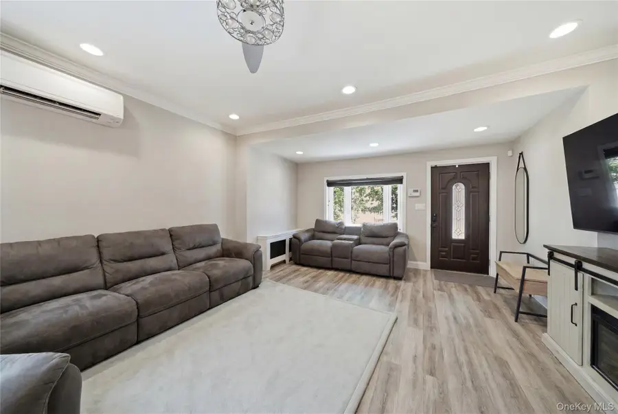 6424 Pleasantview Street, Middle Village, NY 11379 - #3