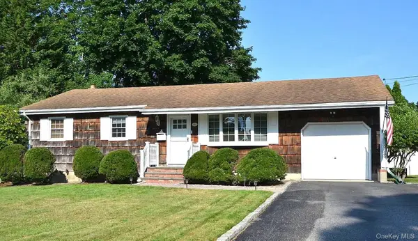 190 Pine Neck Avenue, East Patchogue, NY 11772