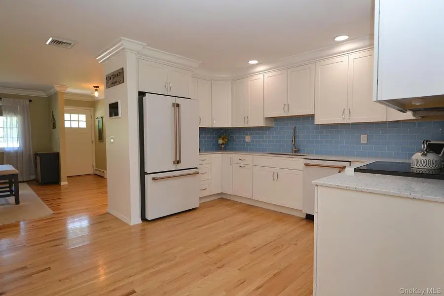 190 Pine Neck Avenue, East Patchogue, NY 11772 - #3