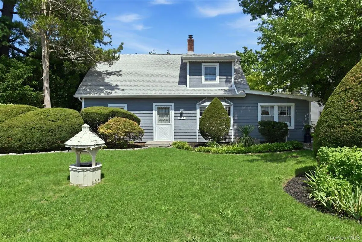 635 Whittier Street, Westbury, NY 11590 - #1