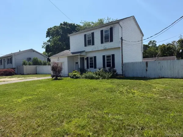 2 E Elm Street, Central Islip, NY 11722