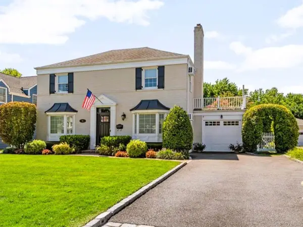 96 Huntington Road, Garden City, NY 11530