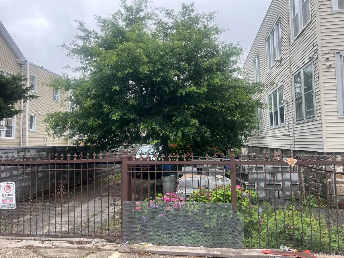 737 E 224th Street, Bronx, NY 10466 - #1