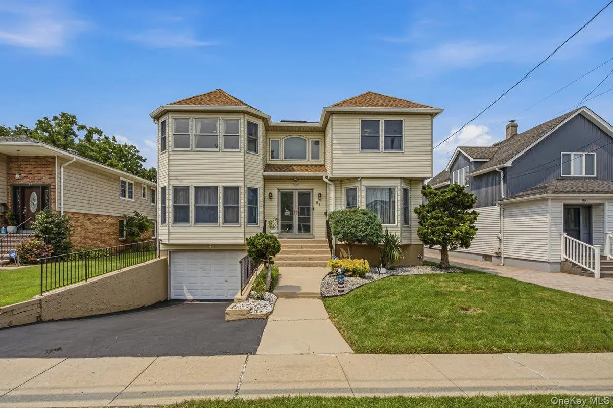 91 Macgregor Avenue, Roslyn Heights, NY 11577 - #1