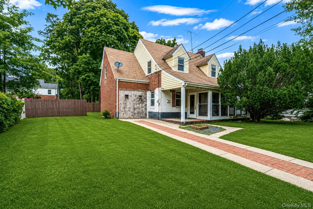 91 E Milton Street, Freeport, NY 11520 - #1
