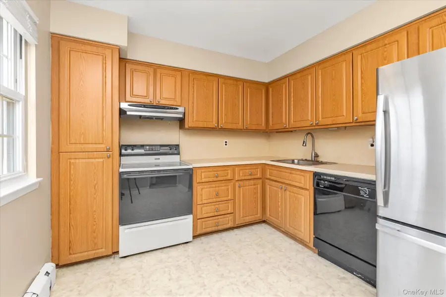 25 Springwood Drive, North Babylon, NY 11703 - #3