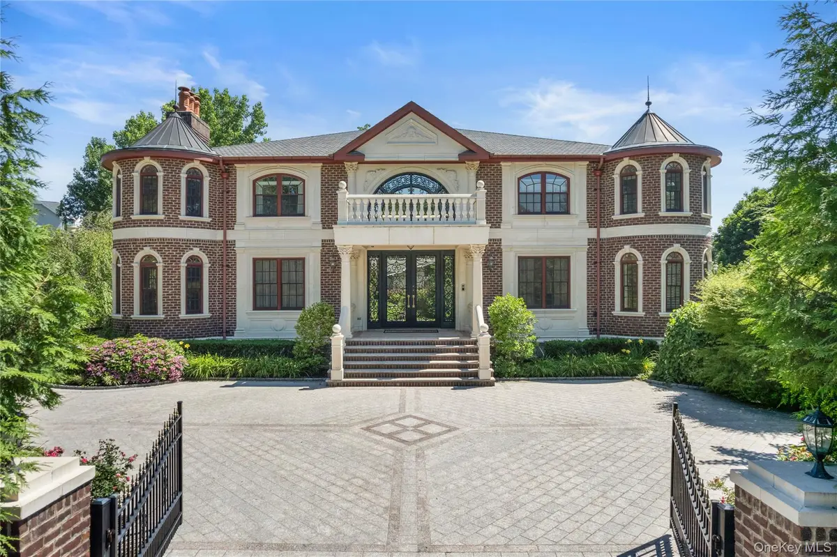 28 Whitney Circle, Glen Cove, NY 11542 - #1