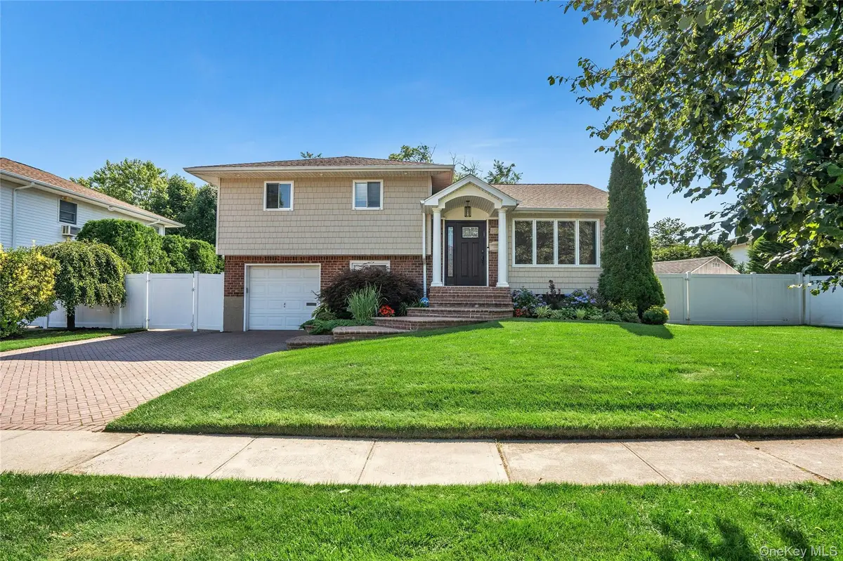109 Plymouth Road, Plainview, NY 11803 - #1