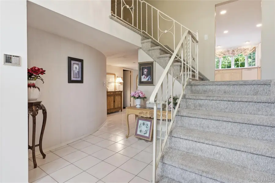 1 S Oaks Boulevard, Plainview, NY 11803 - #3