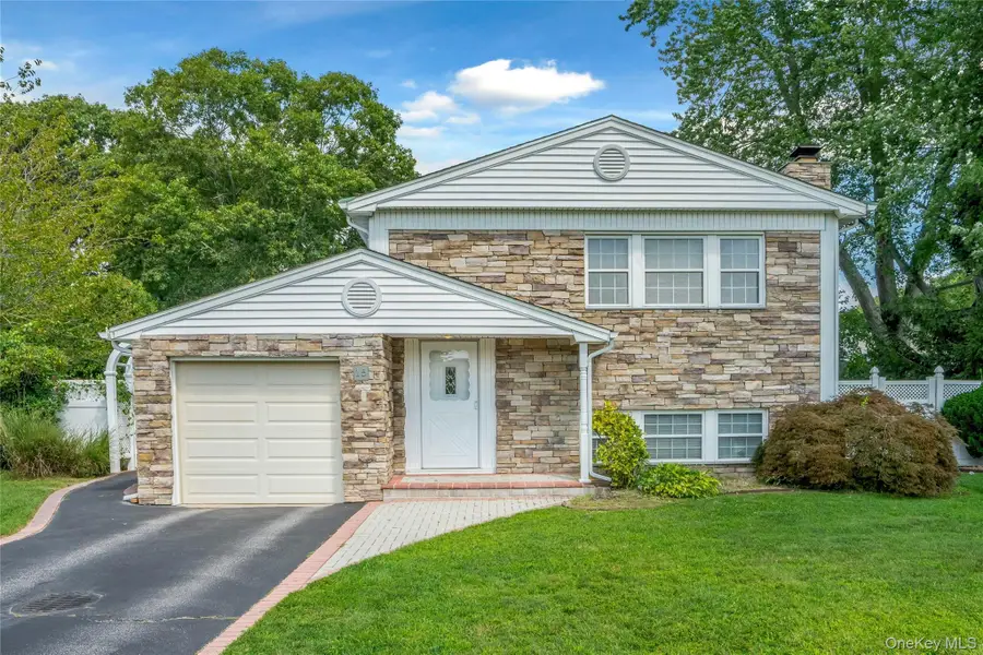 15 Greenbrier Lane, Sayville, NY 11782 - #2
