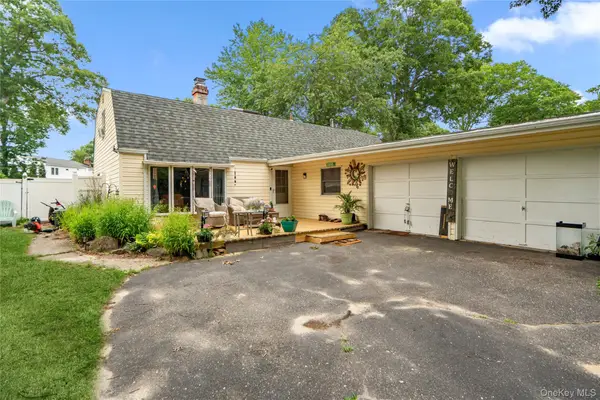 39 All Points Terrace, Holbrook, NY 11741