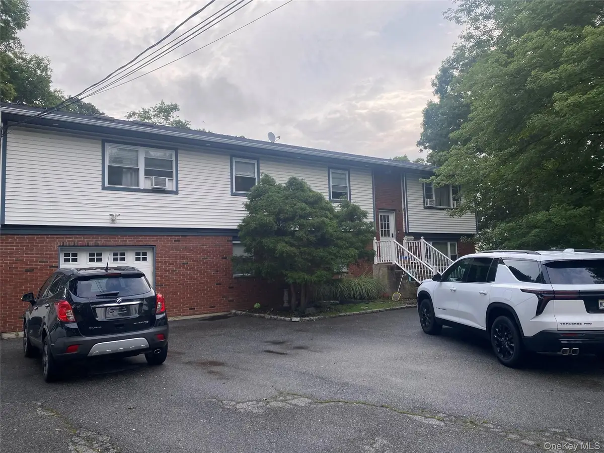 381 W 3rd Street, West Islip, NY 11795 - #1