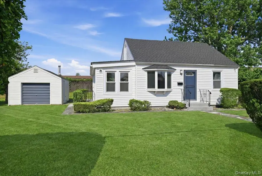 310 West Drive, Copiague, NY 11726 - #2