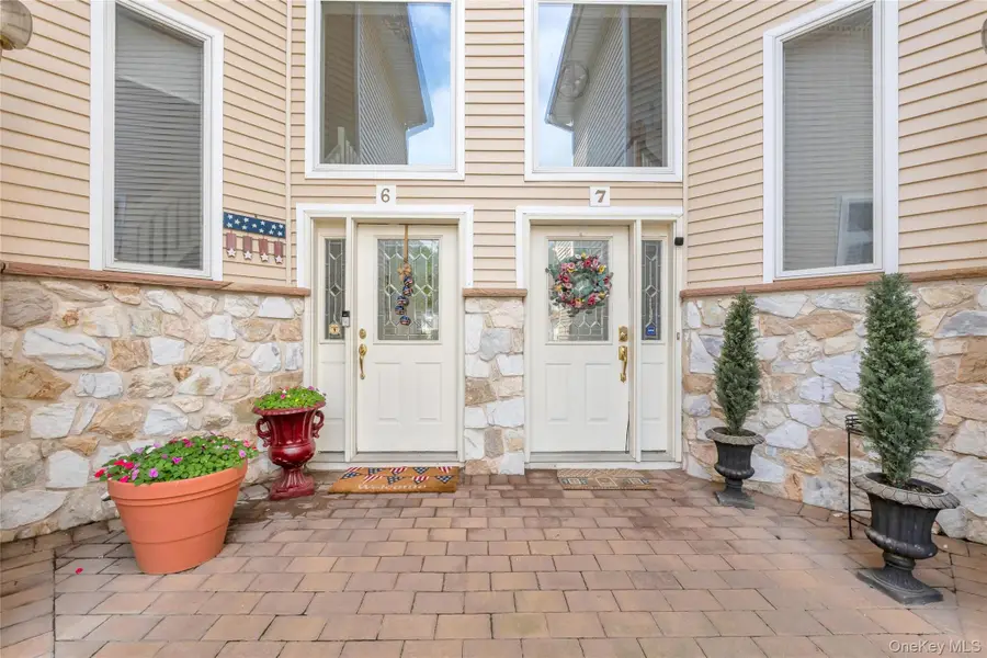 6 Princess Tree Court, Port Jefferson, NY 11777 - #3