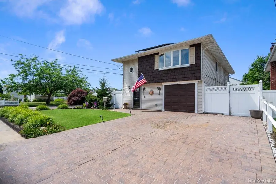 169 Wyona Avenue, Lindenhurst, NY 11757 - #2