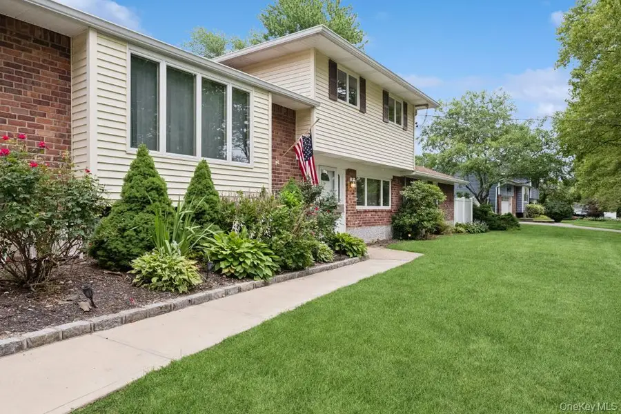 10 Wisteria Way, Commack, NY 11725 - #2