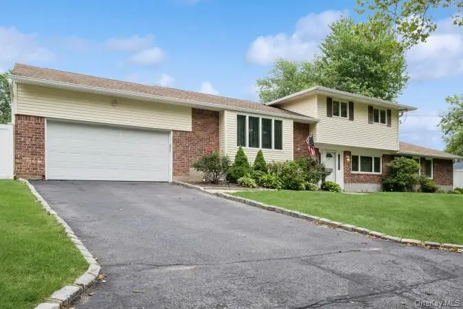 10 Wisteria Way, Commack, NY 11725 - #3