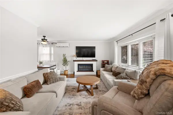 219 Venetian Boulevard, Lindenhurst, NY 11757