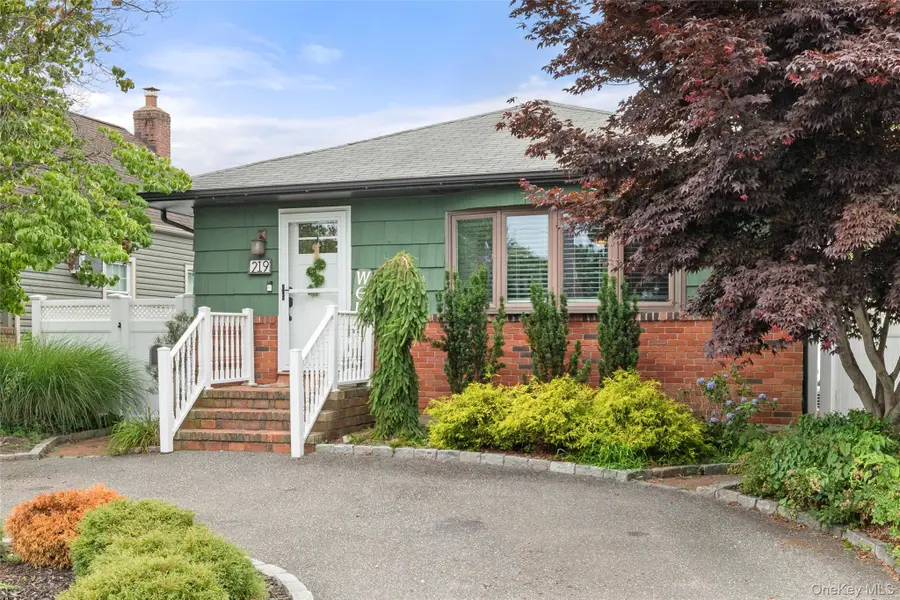 219 Venetian Boulevard, Lindenhurst, NY 11757 - #2