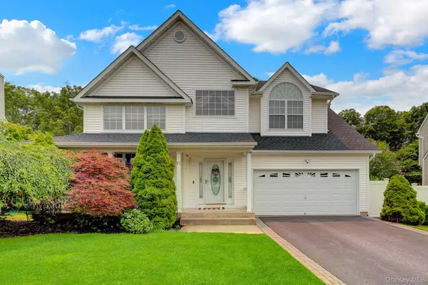 11 Scenicview Crescent, Manorville, NY 11949