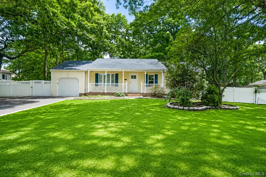 25 Heston Road, Shirley, NY 11967 - #2