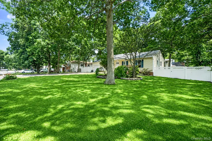 25 Heston Road, Shirley, NY 11967 - #3